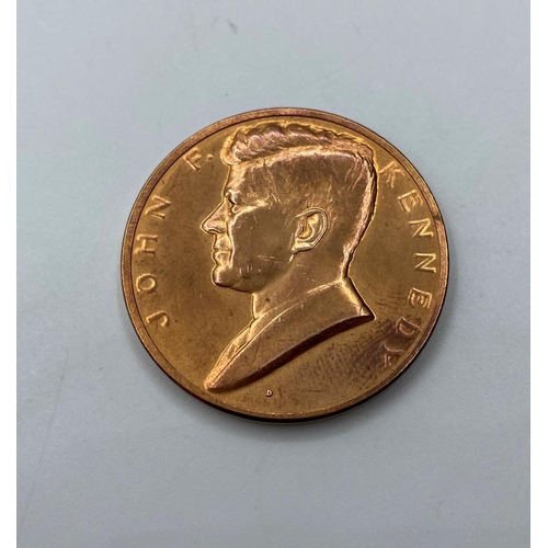 209 - 1961 John F Kennedy Bronze inauguration Coin dated January 20th 1961, good condition ,3.3cm diameter... 