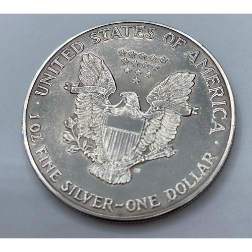 436 - Silver Liberty Walking Dollar 1987, 99.9% fine silver and uncirculated, good condition