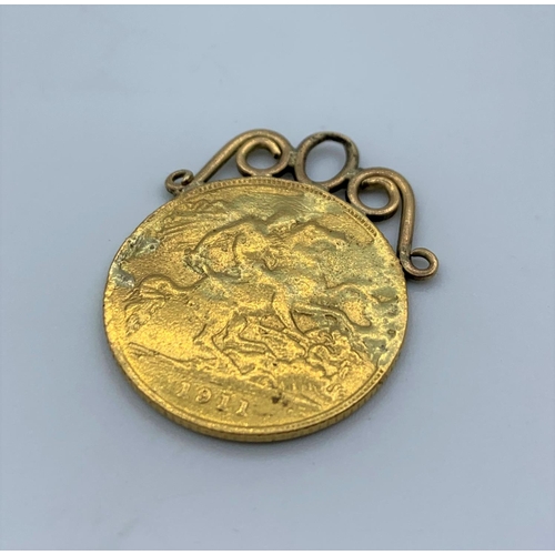 251 - 1911 George V Half Sovereign Pendant in 9ct Gold setting , weight 4.3g.