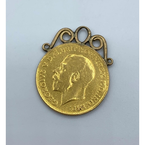 251 - 1911 George V Half Sovereign Pendant in 9ct Gold setting , weight 4.3g.