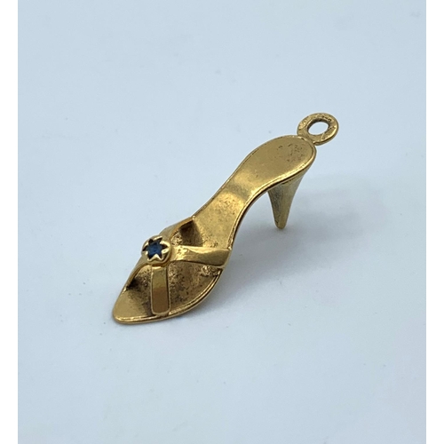 252 - 9ct Gold Shoe Charm/Pendant, weight 2.7g and 3cm long