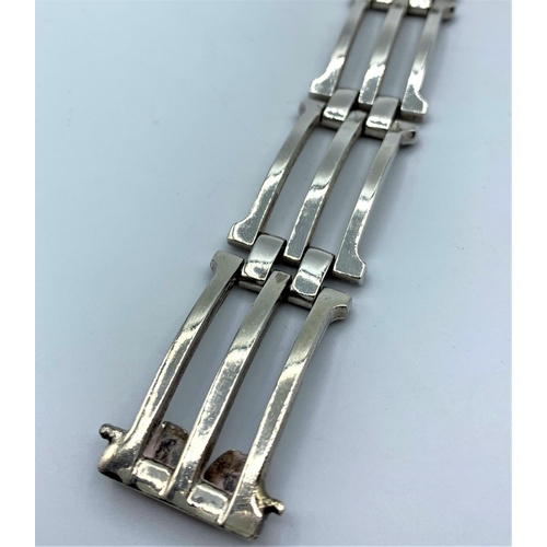 255 - Silver Gate Bracelet, weight 55.4g and 19cm long