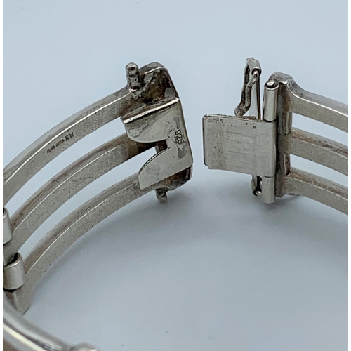 255 - Silver Gate Bracelet, weight 55.4g and 19cm long