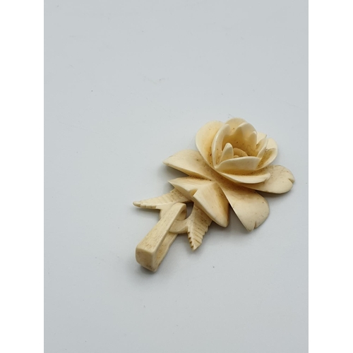 302 - Ivory rose pendant