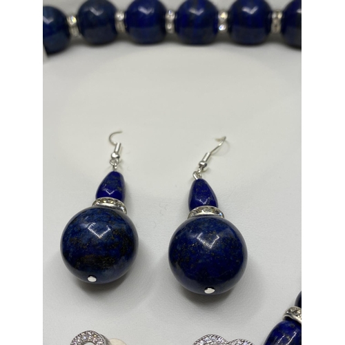 26 - A Lapis Lazuli necklace and earrings set (beads 20mm !). Clasp with cubic zirconia and marked 