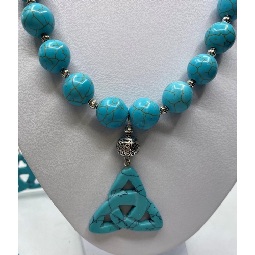 402 - A Turquoise/howlite Necklace, Bracelet and Earrings set(4)