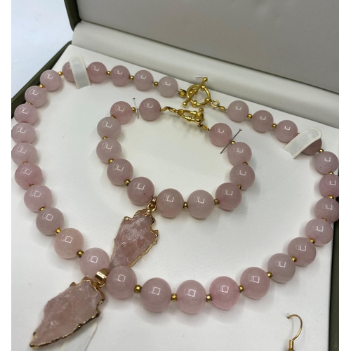 404 - A rose quartz Necklace, Bracelet and Earrings set ,having quartz stones and arrow heads in a present... 