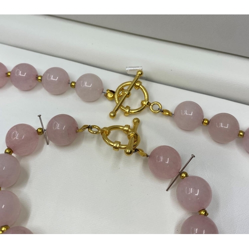 404 - A rose quartz Necklace, Bracelet and Earrings set ,having quartz stones and arrow heads in a present... 