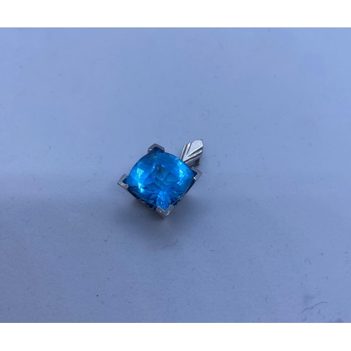 374 - Topaz Pendant (1cmx1cm square) set in 18ct white gold, weight 2.9g approx