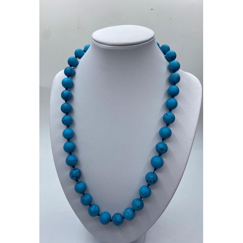 396 - Turquoise Necklace, weight 72g and 48cm long approx