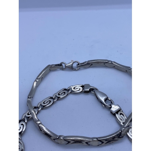 407 - 2x Silver Bracelets, weight 26.6g and 19cm long approx (2)