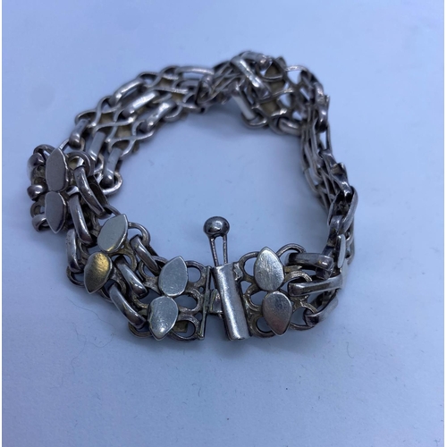 410 - Silver Gate Bracelet, weight 30g and 18cm long