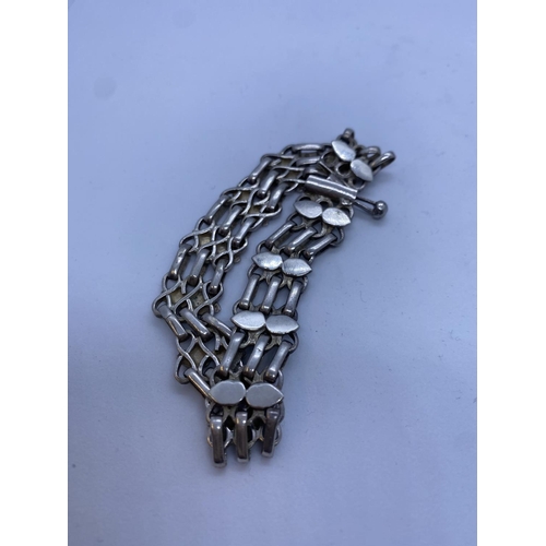 410 - Silver Gate Bracelet, weight 30g and 18cm long