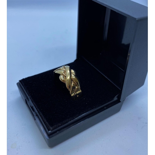 476 - 9ct Gold Puzzle Ring, 6.4g, Size T.