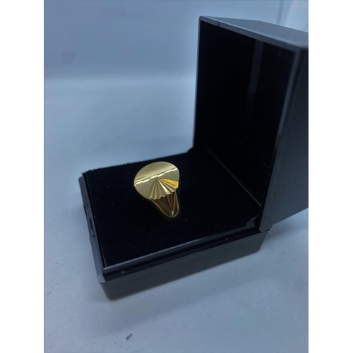 477 - 1960's 9ct Gold Signet Ring, 4.8g, Size R.