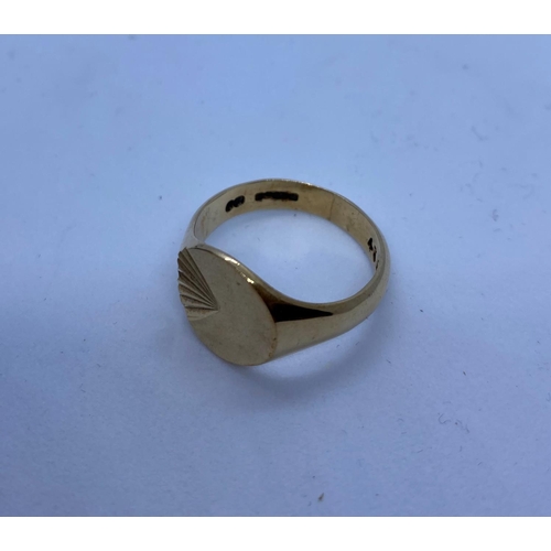 477 - 1960's 9ct Gold Signet Ring, 4.8g, Size R.