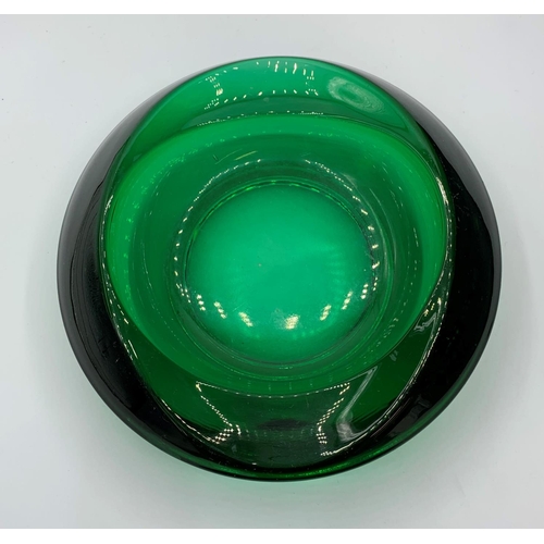 361 - Green moreno glass dish, 17cms diameter