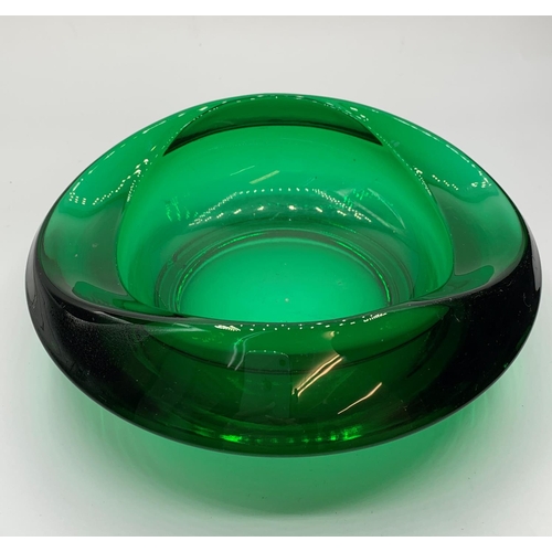 361 - Green moreno glass dish, 17cms diameter