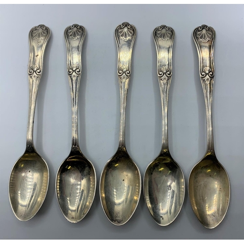 391 - 5 Nicholas Sprimont silver teaspoons hallmarked London 1901, weighs 70g