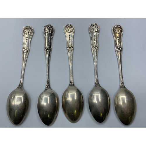 391 - 5 Nicholas Sprimont silver teaspoons hallmarked London 1901, weighs 70g