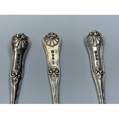 391 - 5 Nicholas Sprimont silver teaspoons hallmarked London 1901, weighs 70g