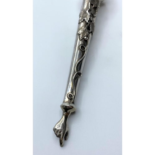 429 - A vintage silver decorated pointer (yad) used for reading Jewish religious scrolls.