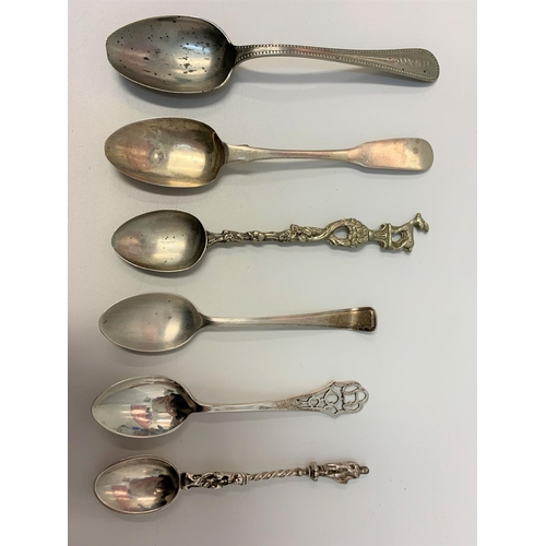 307 - 6x silver vintage and antique tea spoons to include a Georgian spoon made in Edinburgh, weight 87g (... 