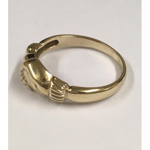 538 - Antique 9ct gold Fede Ring with Love & Friendship symbol, size L