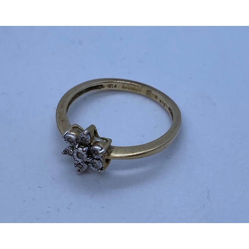 518 - 9ct Gold Stone Set Ring Having Diamonds Arranged in a Flower Setting. Full Hallmark, Size O.