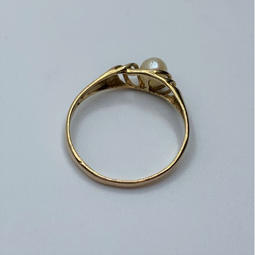 507 - 9ct Gold Ring with centre pearl, size K