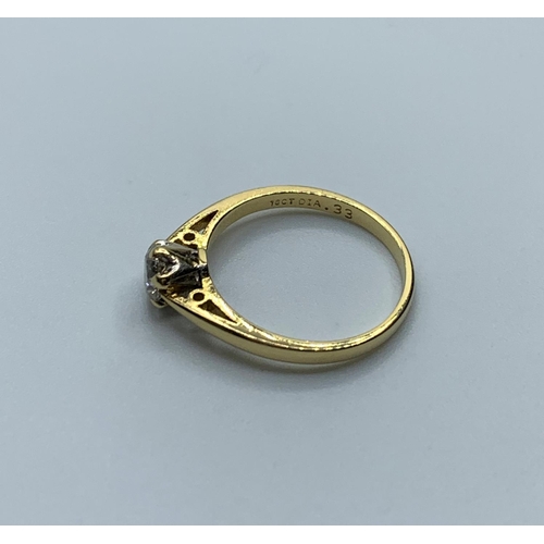 537 - 18ct gold ring with 0.30ct diamond centre stone, weight 1.8g and size I