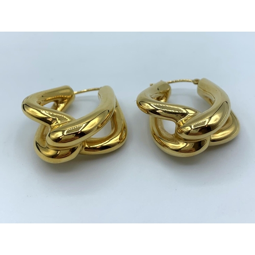 555 - A Pair of 18ct Yellow Gold Earrings, Modern Design 4.3g