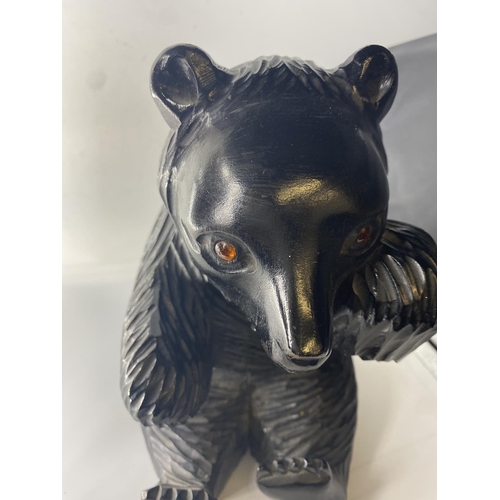 569 - Carved wooden black bear, 22cm tall and 1kg approx