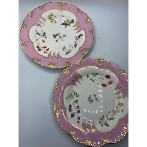 610 - 2x Daniel Rococo scroll shape plates in good condition (2)