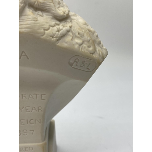 638 - Plaster bust of Queen Victoria, 22cm tall and 0.45kg weight