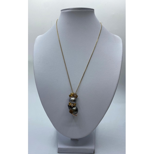 192 - Cat Design pendant with 2 South Sea Pearls & Diamonds on a 14ct Gold Necklace, 10g, 42cm Chain.