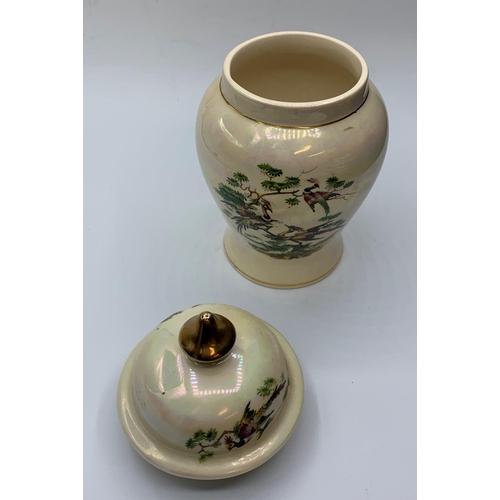 281 - Sadler vase with lid, 17cms tall