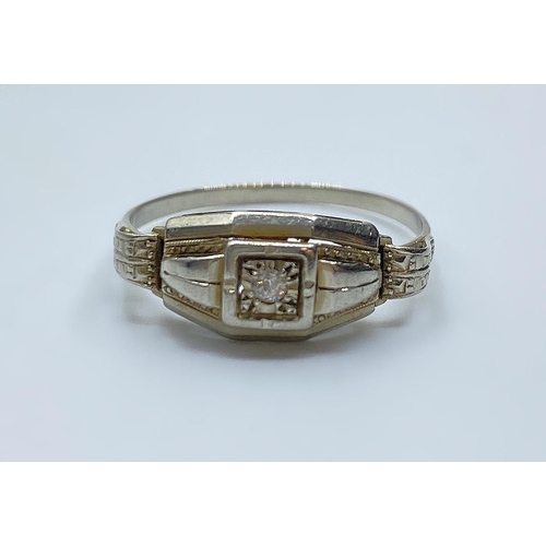 286 - Vintage 18ct Gold Ring with Small Diamond, 1.8, Size P.