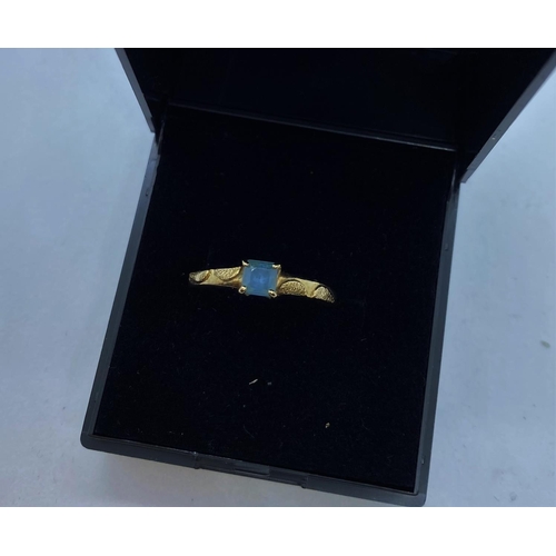 465 - 9ct Gold Ring with Dainty Square Sapphire to Top. Size N 1/2, 1.9 grams