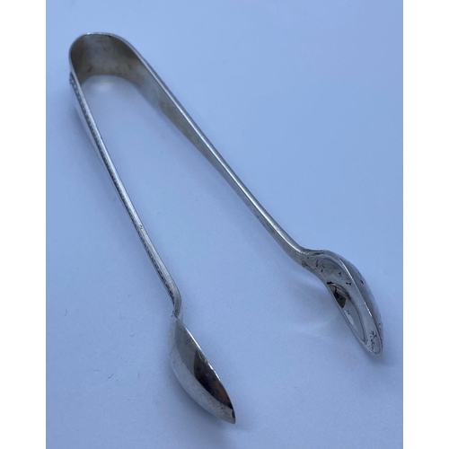 625 - Pair of silver sugar tongs with clear hallmark for John Round & Son Sheffield 1922, weight 25.6g and... 