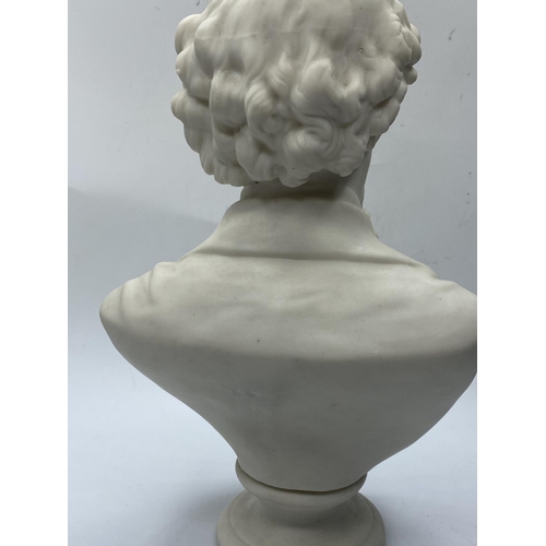 624 - Ceramic bust of Charles Dickens, 26cm tall and 0.85kg