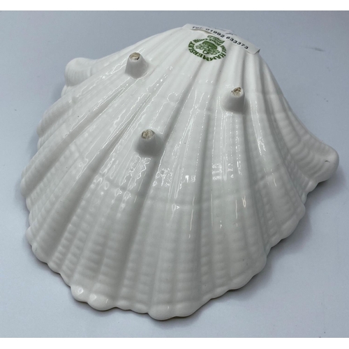 653 - Hammersley fine bone china shell dish, 16cm long in good condition