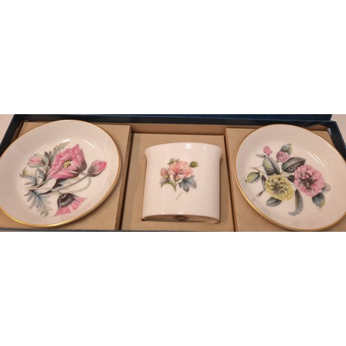 351 - Vintage royal worcester bone china dressing table set.
To include trinket tray,pin tray,and vase for... 