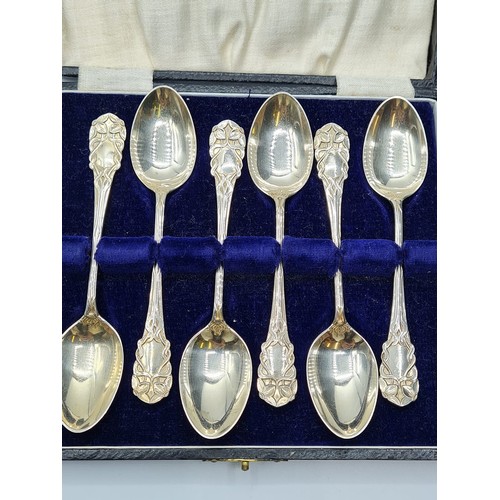 153 - Set of 6 Silver Teaspoons. Unusual and Attractive Design to Handle and Finial. Original Case. Clear ... 