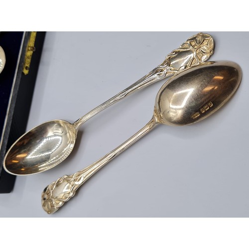 153 - Set of 6 Silver Teaspoons. Unusual and Attractive Design to Handle and Finial. Original Case. Clear ... 