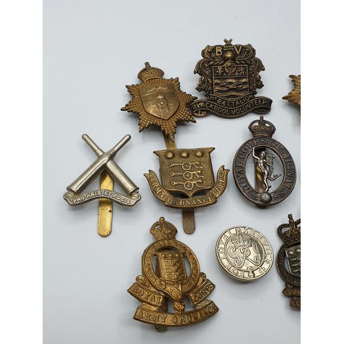 136 - 12 x British Army Cap Badges.