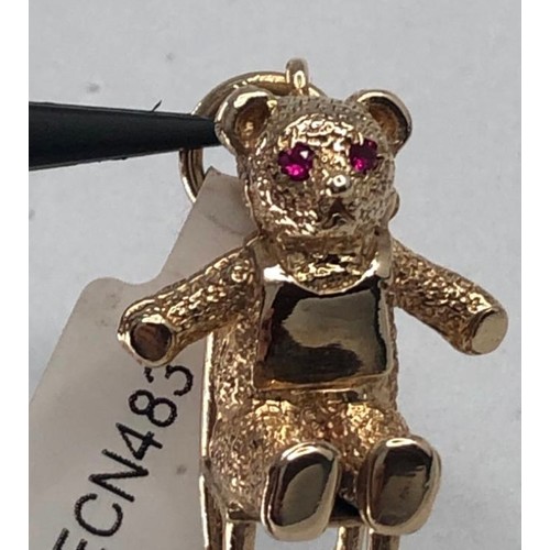 414 - 9k yellow gold teddy bear with ruby eyes charm, weight 7g (ecn483)