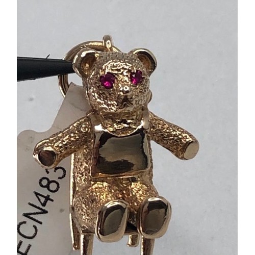 414 - 9k yellow gold teddy bear with ruby eyes charm, weight 7g (ecn483)