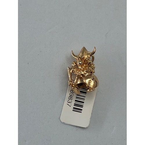 419 - 9k yellow gold Viking charm, weight 3.6g (ecn312)