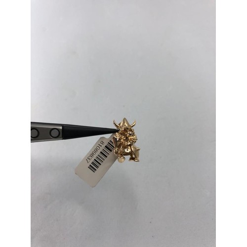 419 - 9k yellow gold Viking charm, weight 3.6g (ecn312)